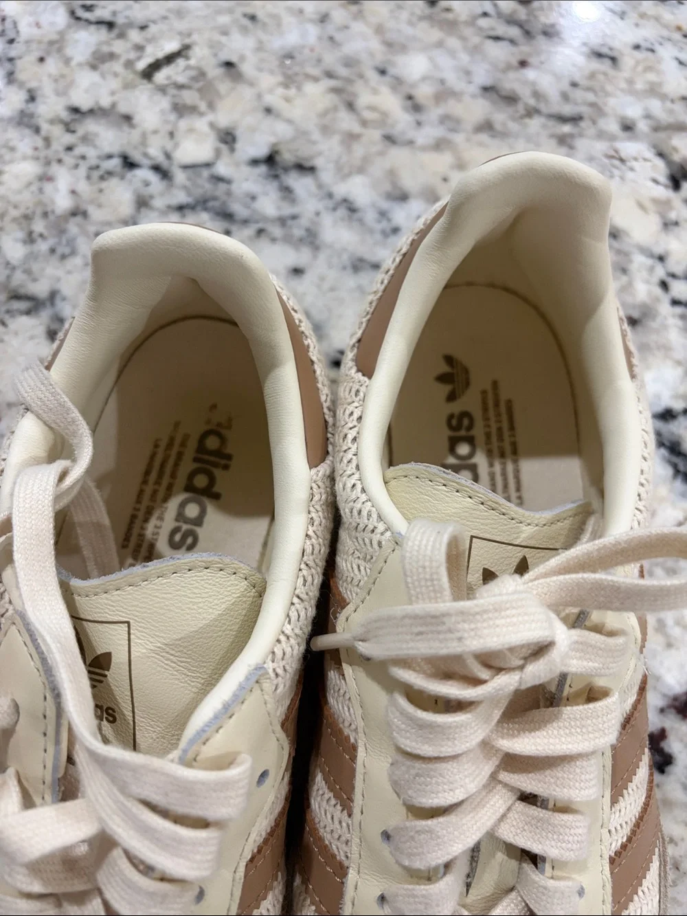 Men’s Sz7.5 Adidas Cream and Tan Retro Runner Sneakers